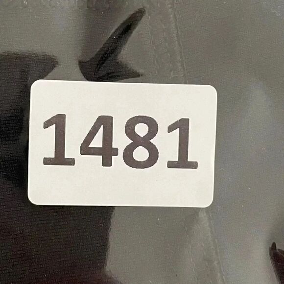 Lululemon Athletica Black Capri Back Mesh Logo Capri Running Pants SZ XS # 1481 - Picture 10 of 11